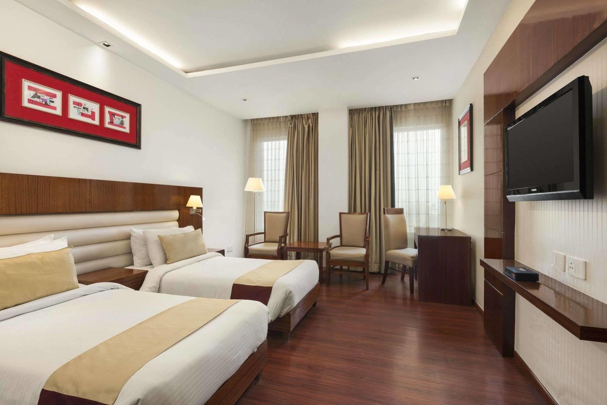 Days Hotel By Wyndham Pānīpat Esterno foto